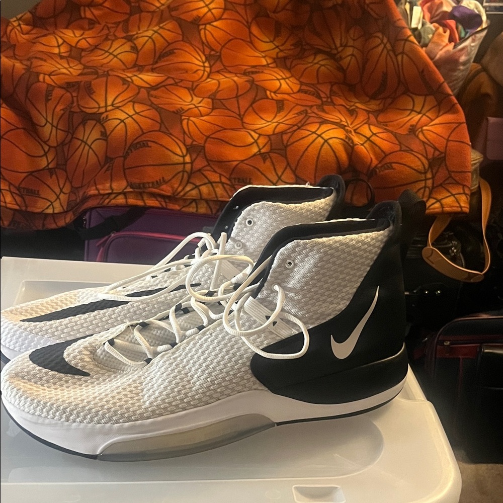 Nike Zoom BQ5468-001 Black and White High-Top Sneakers.  NWOT.